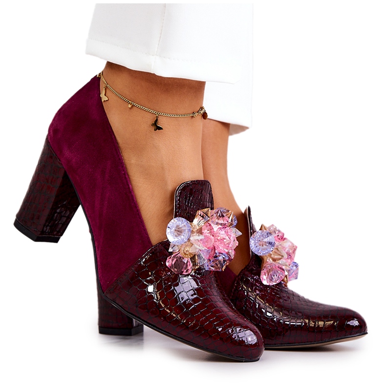 Suede Snakeskin pumput kastanjanruskealla Mallory-koristeella punainen