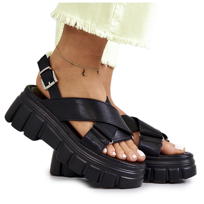 PE1 Nahkasandaalit mustalla Betti-alustalla