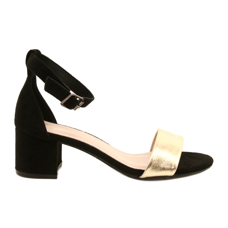 Mustat ja kultaiset sandaalit baarissa Evento 20SD98-1618 kultainen