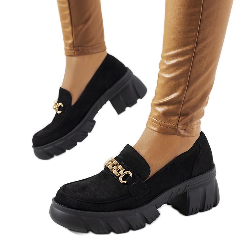 Mustat loaferit paksulla Jeri-pohjalla