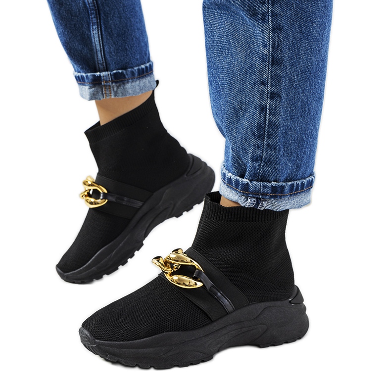 Martinin mustat korkeat tennarit