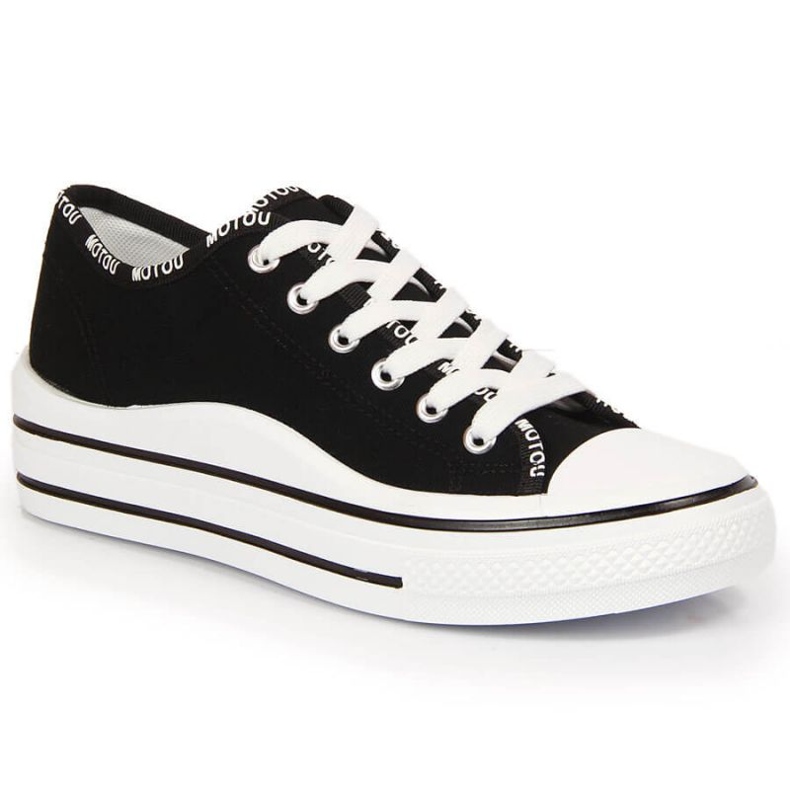 Tennarit alustalla S. Barski W OLI156A mustat