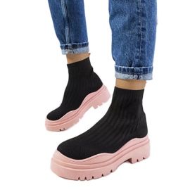 Marksin mustat ja vaaleanpunaiset korkeat lenkkarit