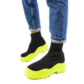 Marksin mustat ja vihreät korkeat lenkkarit