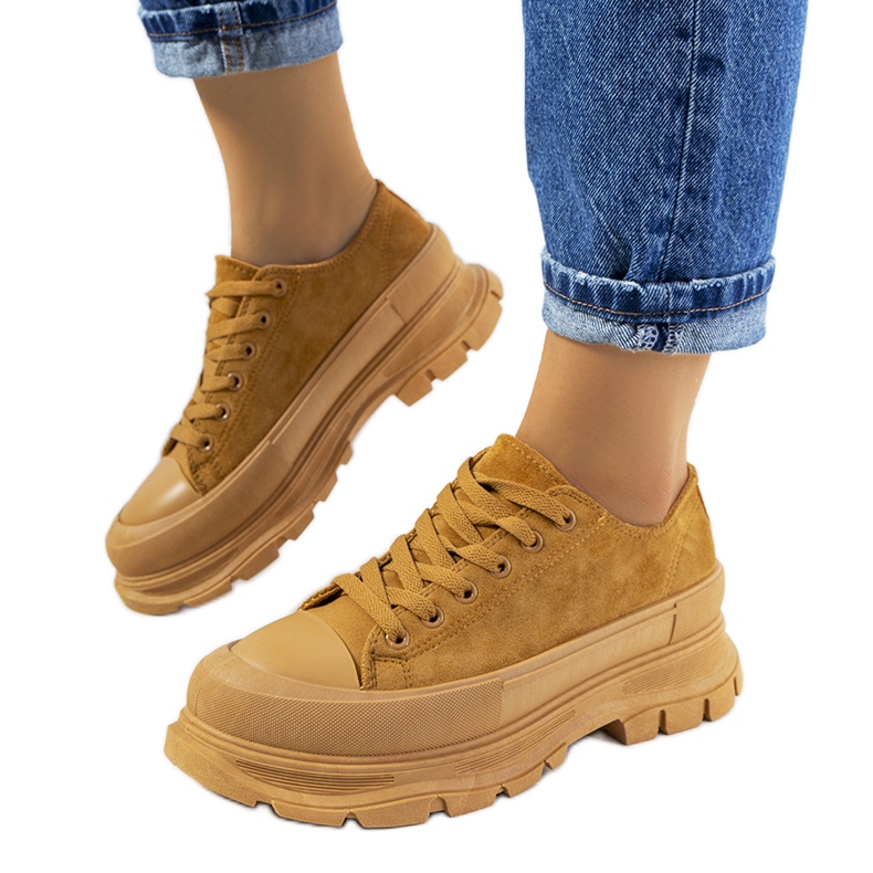 Ruskeat lenkkarit Baldi-alustalla monivärinen keltainen