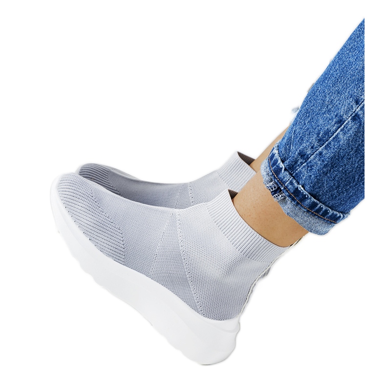 Jenniferin harmaat korkeat tennarit