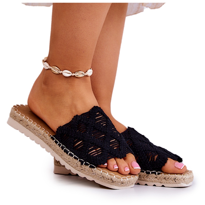 Vaaleat naisten mustat pollytossut