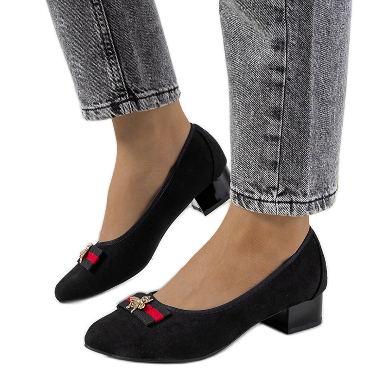 Mustat pumput Vijver-rusetilla