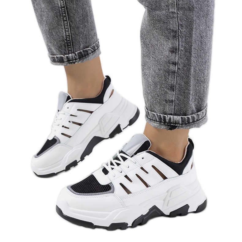 Heckin valkoiset lenkkarit leikkauksilla valkoinen musta