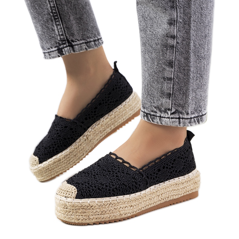 Mustat pitsiset espadrillit Akker-alustalla