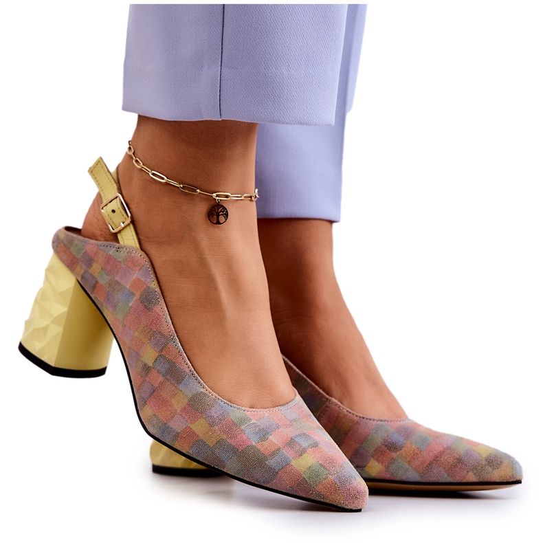 Mokkapumput postissa Maciejka 05427-39 Monivärinen keltainen