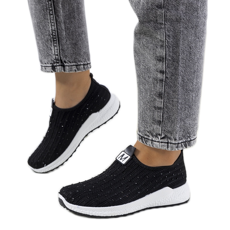 Mustat lenkkarit, joissa on Maasje-kuutiozirkonia