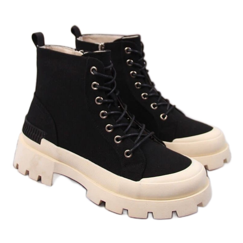 Mustat D&amp;A W OLI142 alustalenkkarit