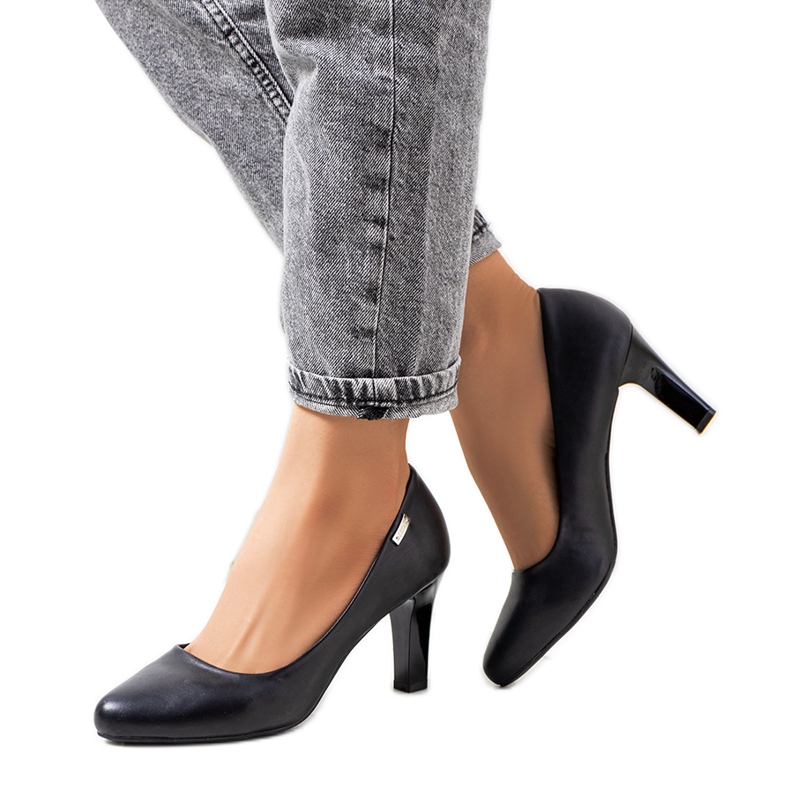 Mustat pumput Giessenin kantapäässä