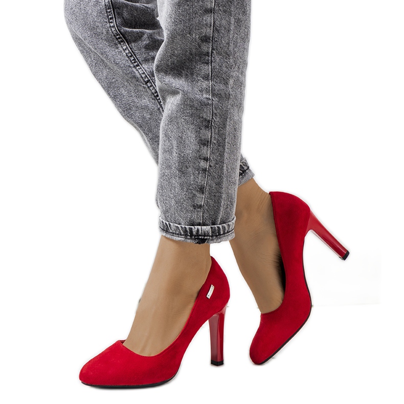 Punaiset pumput Blair-stilettokengässä punainen