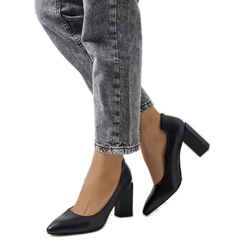 Mustat pumput Kruis-postissa