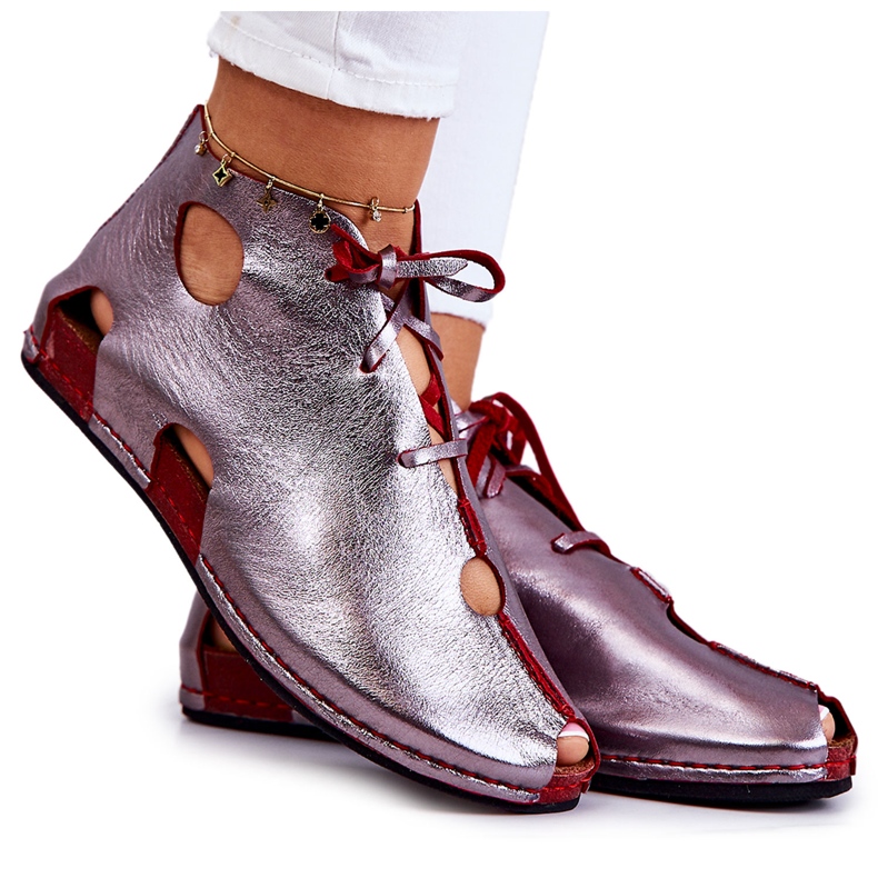 Vaaleat nahkaiset Maciejka 03426-20 hopeanpunaiset saappaat punainen