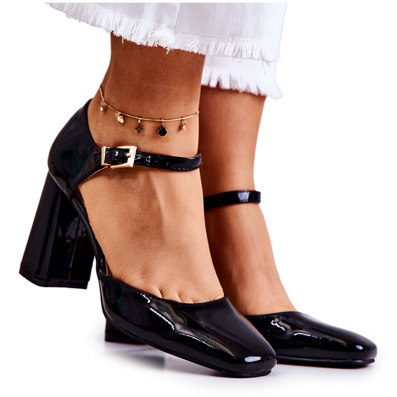 PG1 Muodikkaat lakatut pumput mustassa maoripalkissa