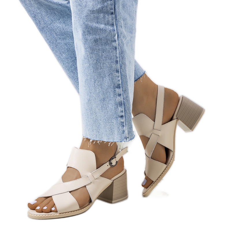 Beiget nahkasandaalit Destina-postissa