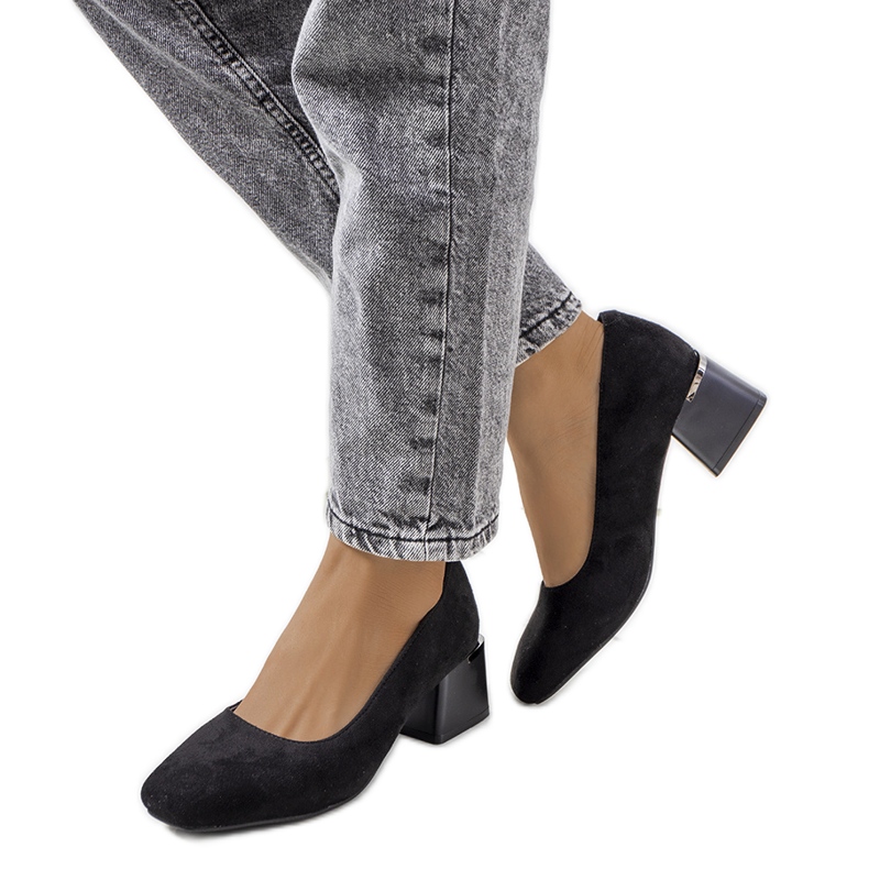 Mustat pumput Bloor-pylväässä