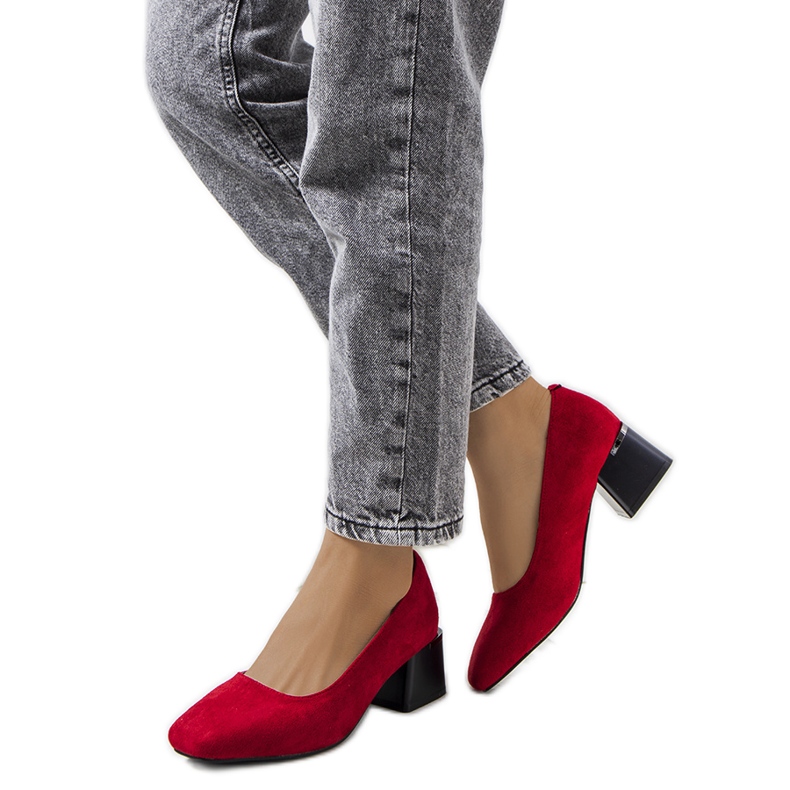 Punaiset pumput Bloor-postissa punainen