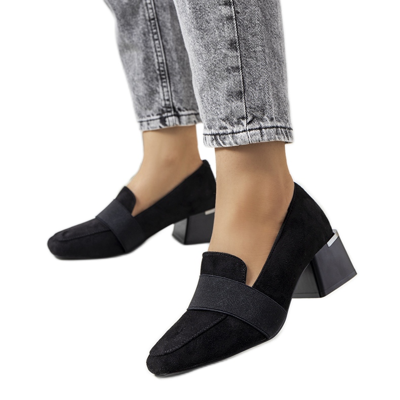 Mustat brogut Arden-postissa