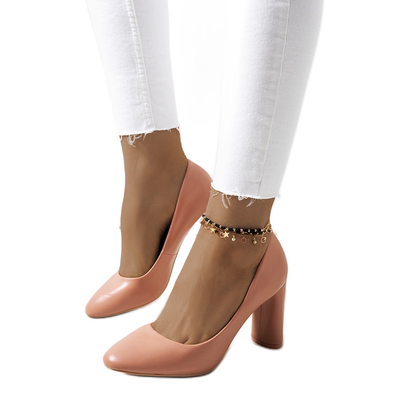 Vaaleanpunaiset pumput Burnaby-postissa vaaleanpunainen