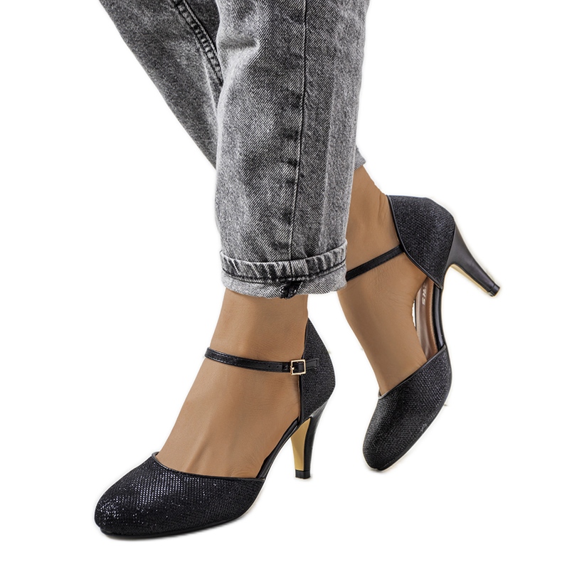 Mustat kiiltävät Rosetown pumput