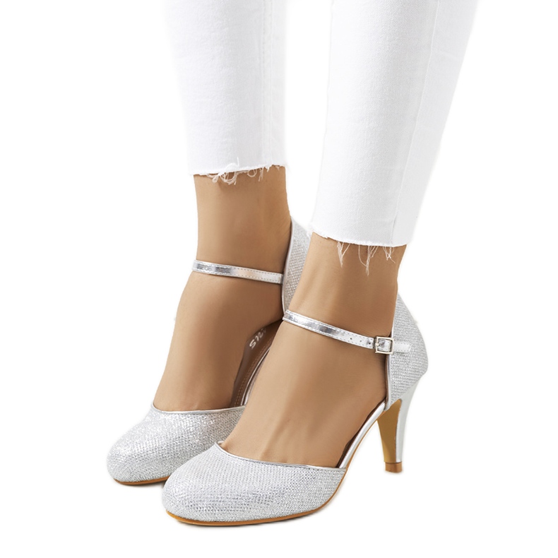 Hopean kiiltävät Rosetown-pumput