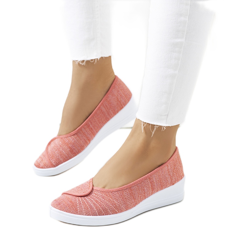 Vaaleanpunaiset balerinat Drostin kiilassa vaaleanpunainen