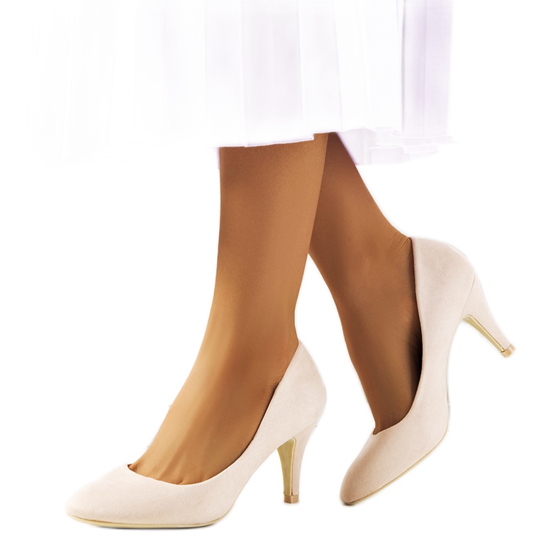 Beiget pumput Maronin kantapäässä