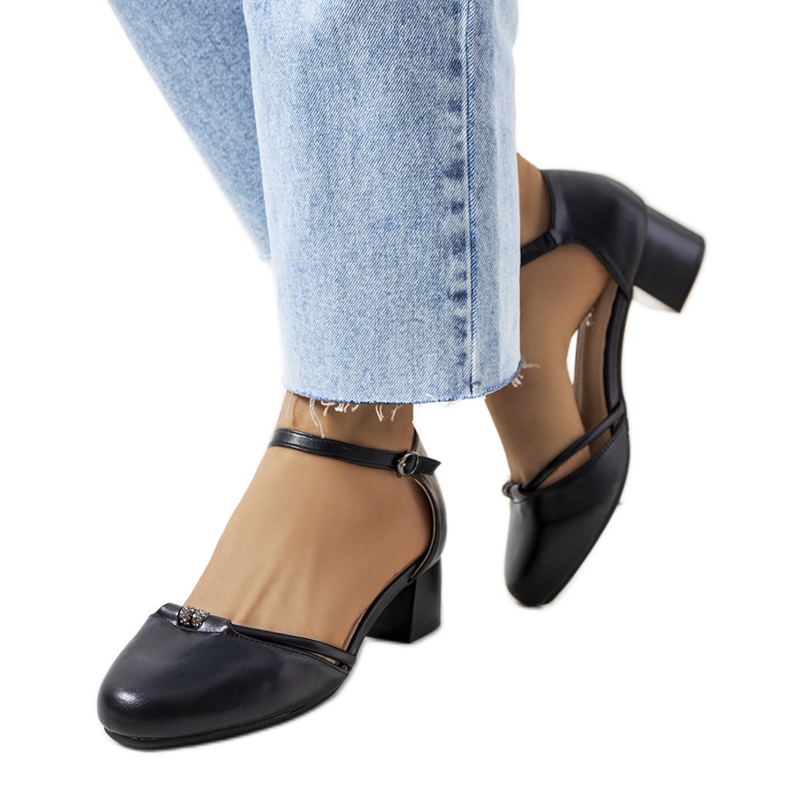 Mustat pumput matalassa Lynden-pylväässä