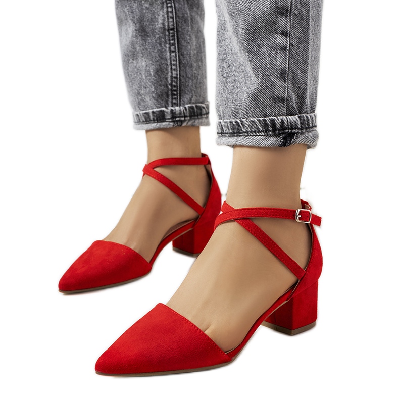 Punaiset pumput Hyden pylväässä punainen