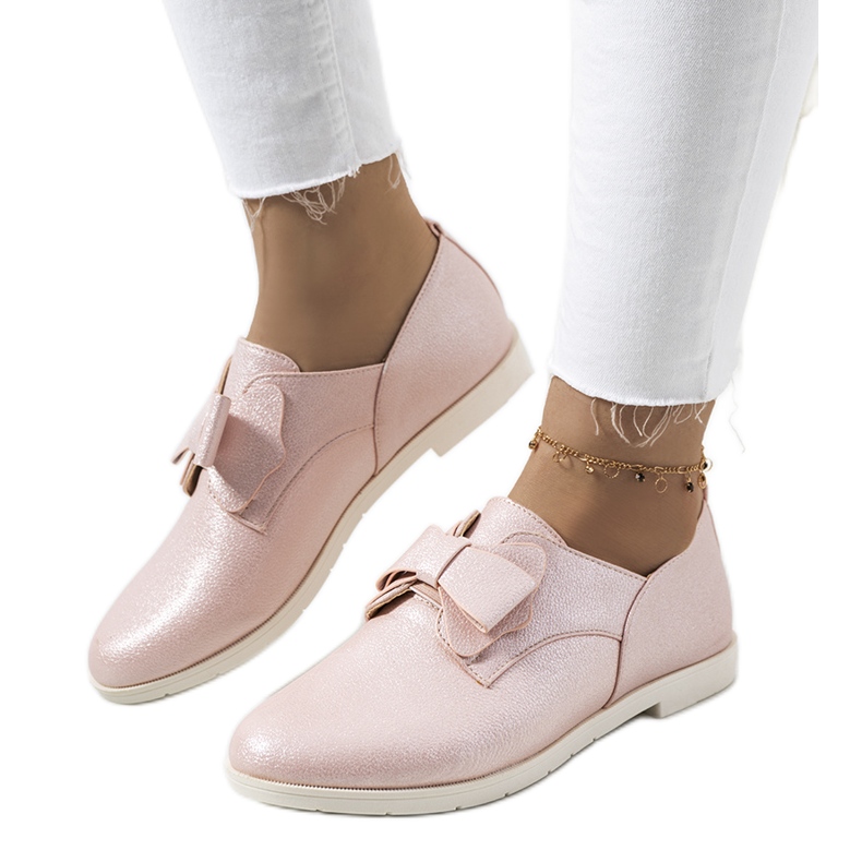 Vaaleanpunaiset broguet Korner-rusetilla vaaleanpunainen