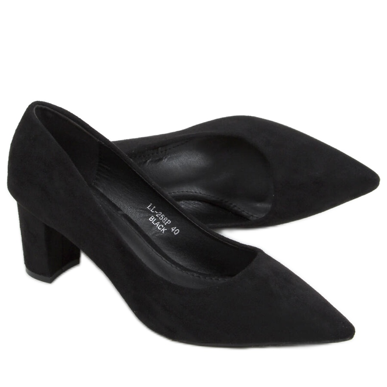 Pumput Durga Black -tolppaan musta