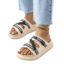 BM Beiget tossut Kogil-tasolla