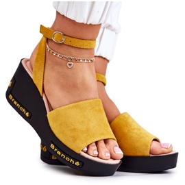 Vinceza Naisten mokkanahkasandaalit, keltainen Cortena