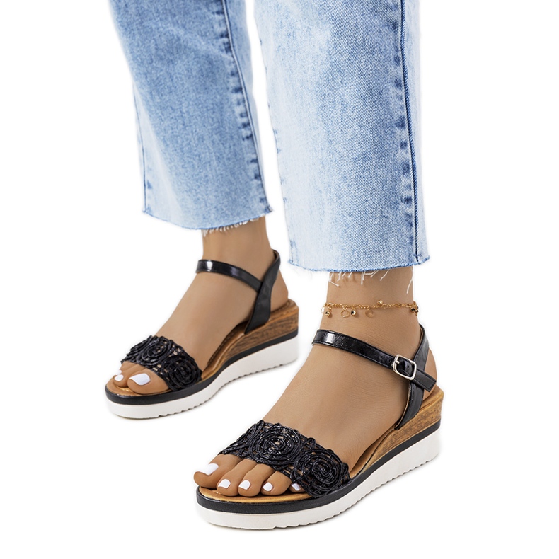 Mustat sandaalit koristeellisella Kirk-hihnalla