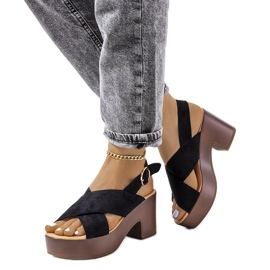 Mustat sandaalit Chapel-tasolla