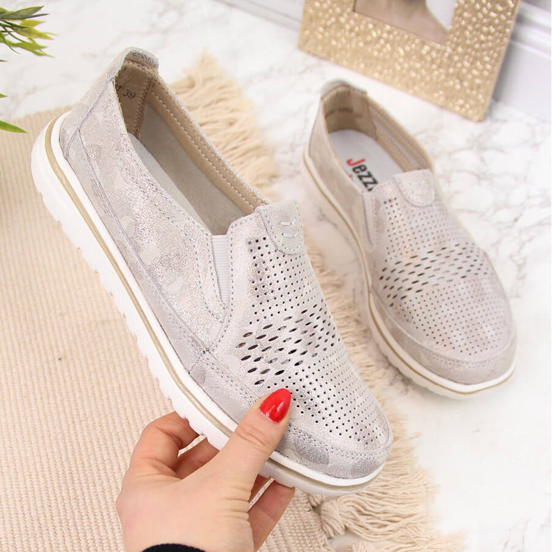 Naisten kultaiset harjakattoiset nahkakengät Jezzi kultainen