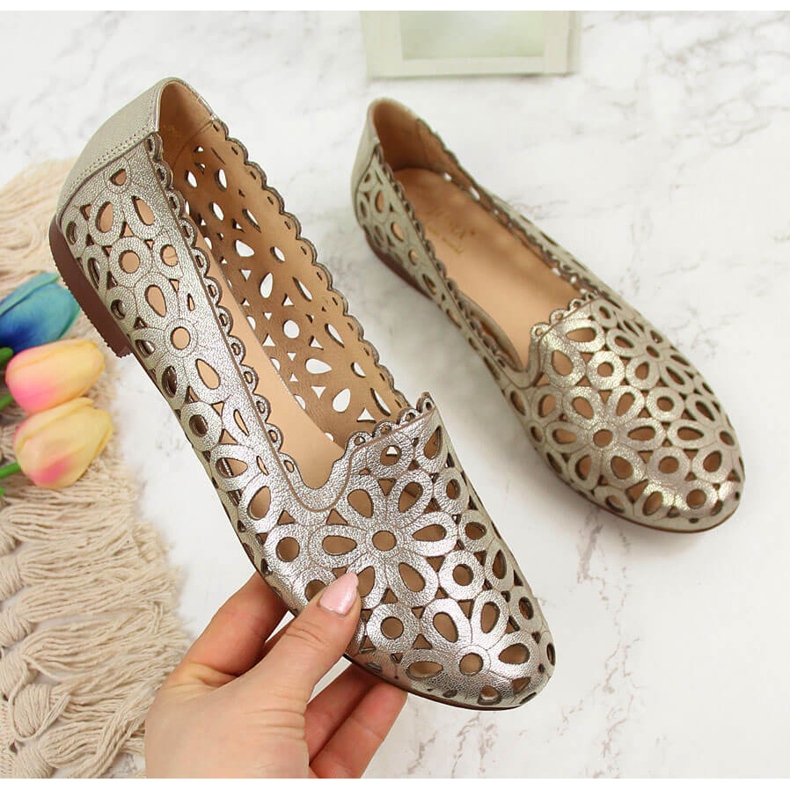 Naisten kultaiset harjakattoiset nahkakengät Juma