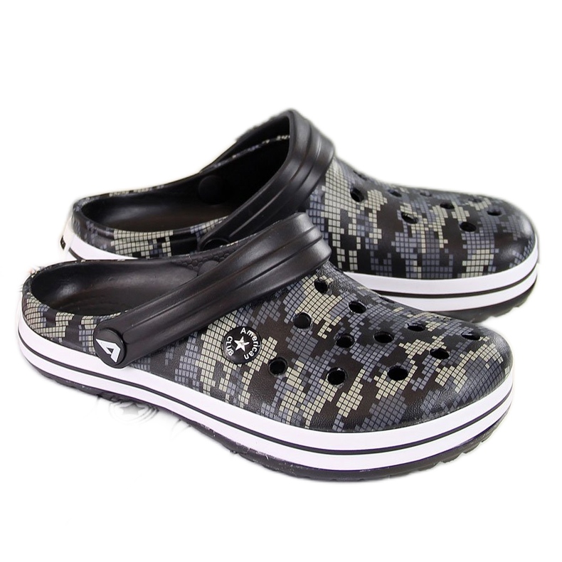 American Clubin mustat vaahtomuovitossut pojille