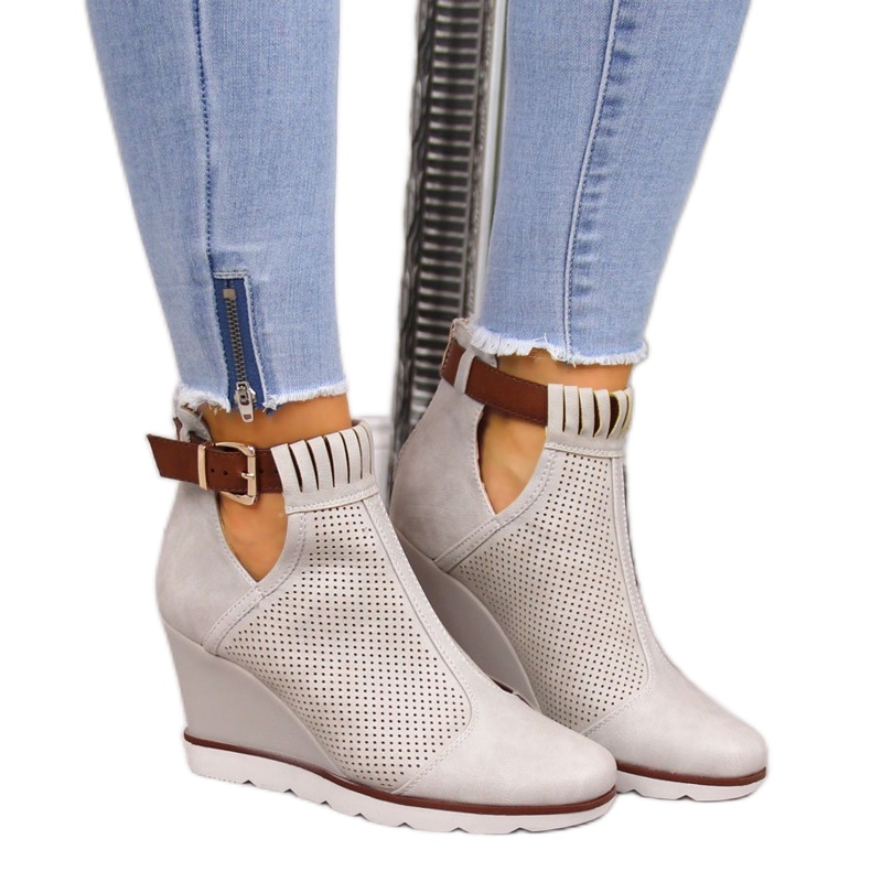 Naisten beige-lenkkarit, joissa harjakattoiset kiilat Filippo