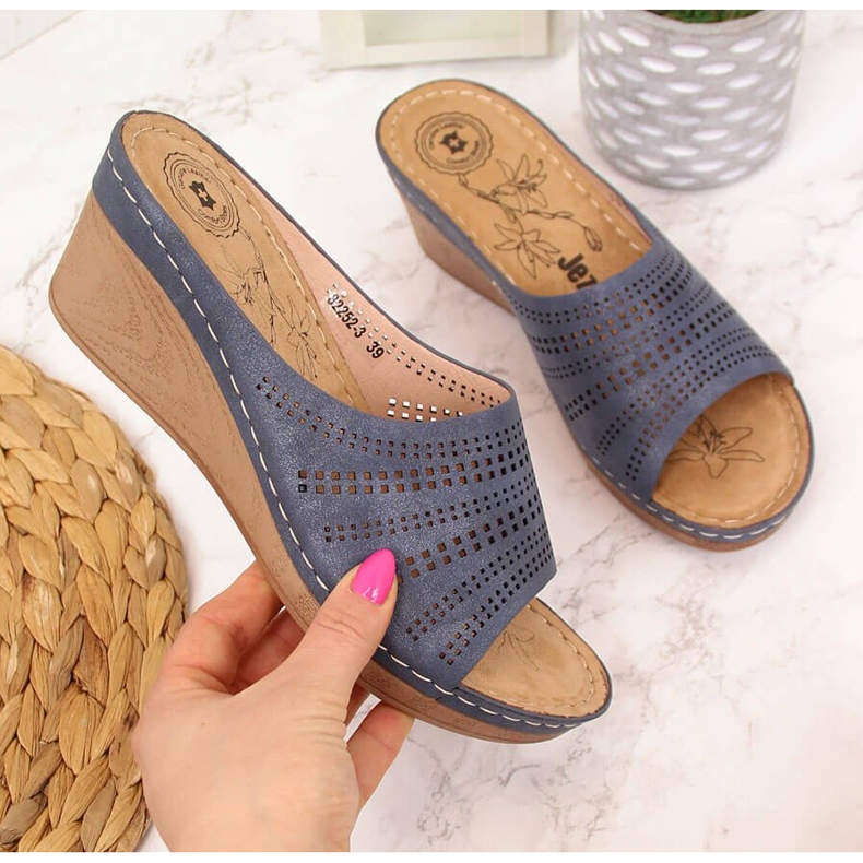 Naisten laivastonsiniset Jezzi-kiilatossut laivastonsininen