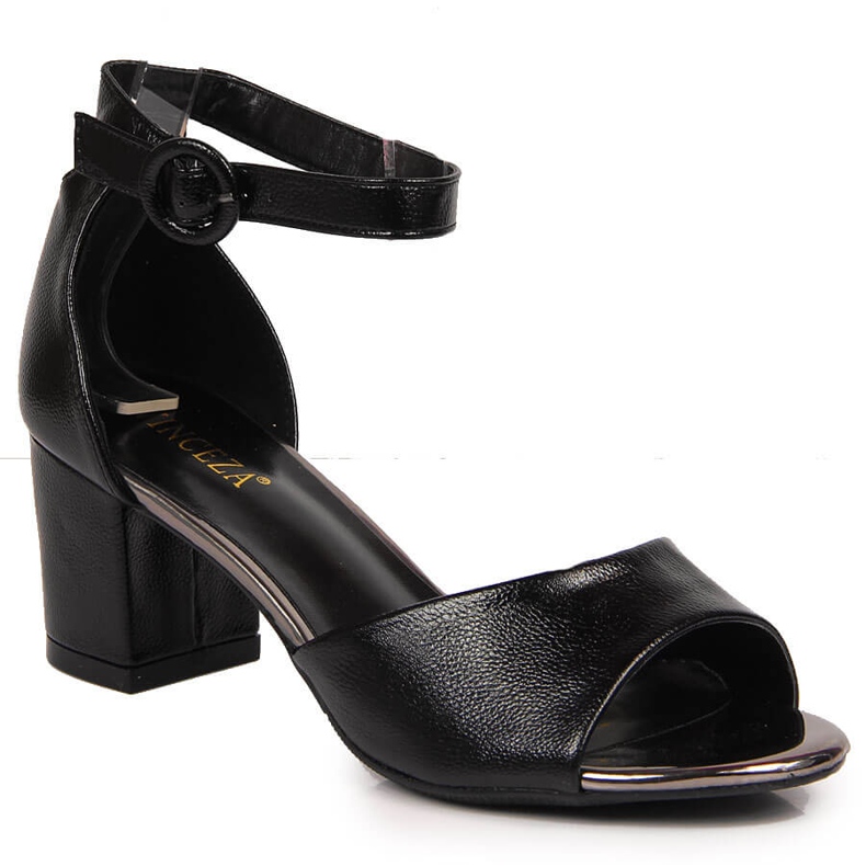 Mustat naisten Vinceza-sandaalit pylväässä