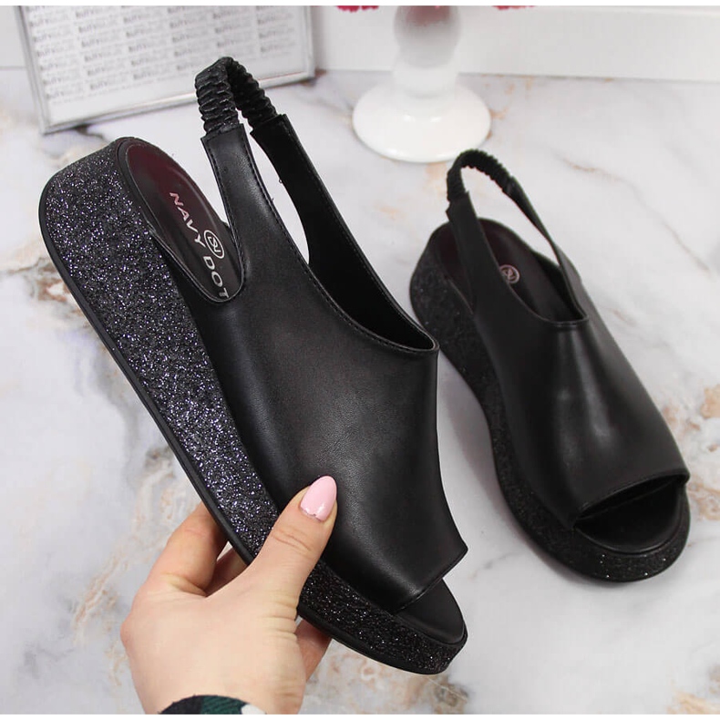 Naisten mustat sandaalit Navy Dot -alustalla