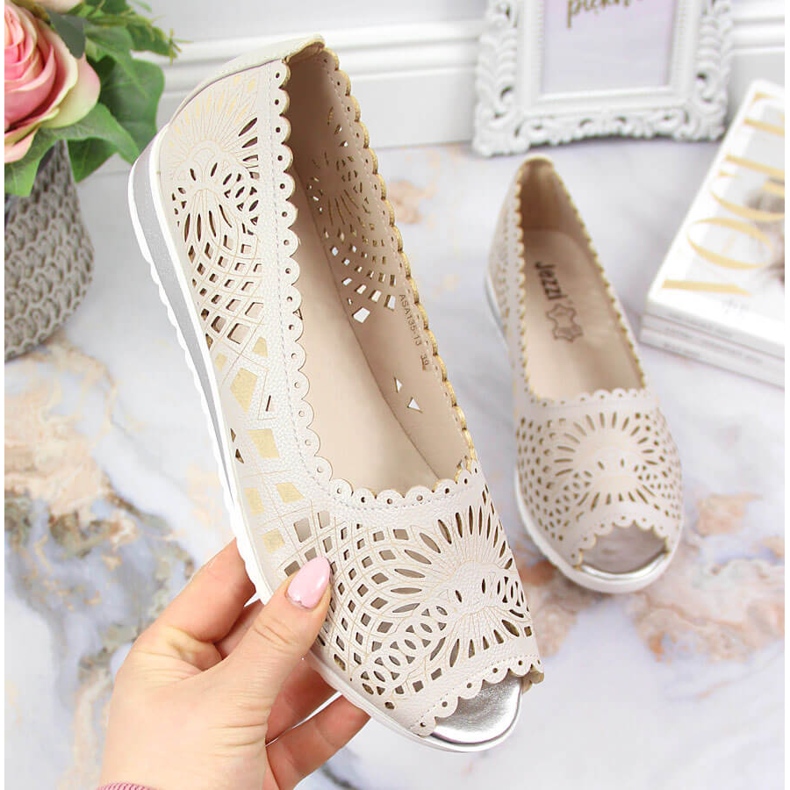 Harjatut, avokärkiset, beigenväriset Jezzi naisten kengät