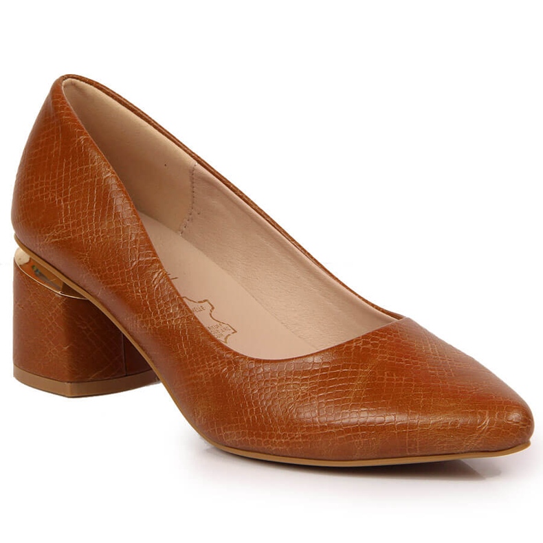 Pumput Jezzin koristeellisessa ruskeassa tolppassa