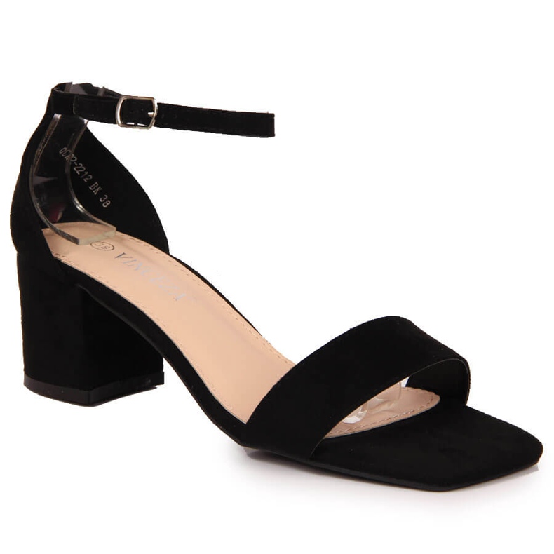 Mustat naisten Vinceza-sandaalit pylväässä