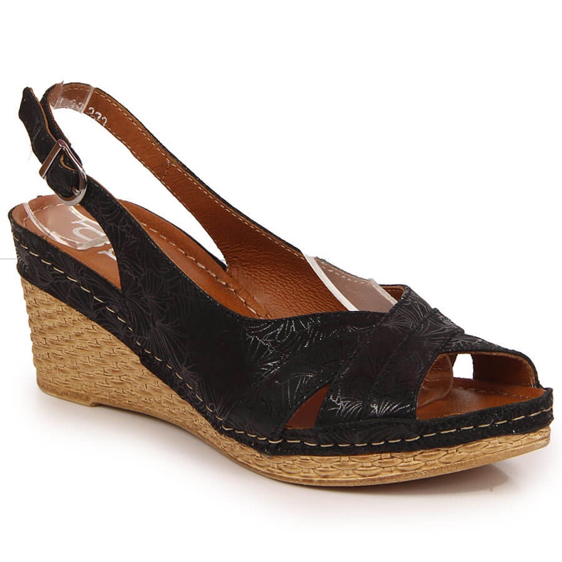 Naisten nahkasandaalit mustalla kiilalla Dolce Pietro